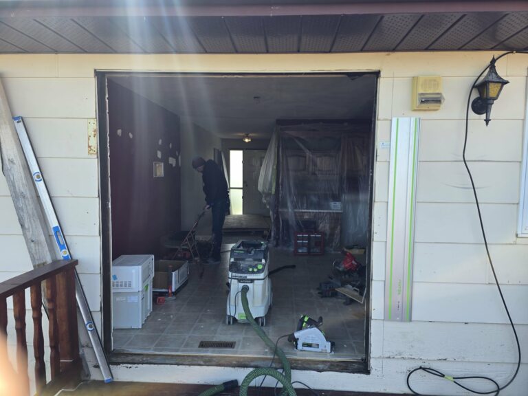 Balcony-door opening prepared for the replacement unit